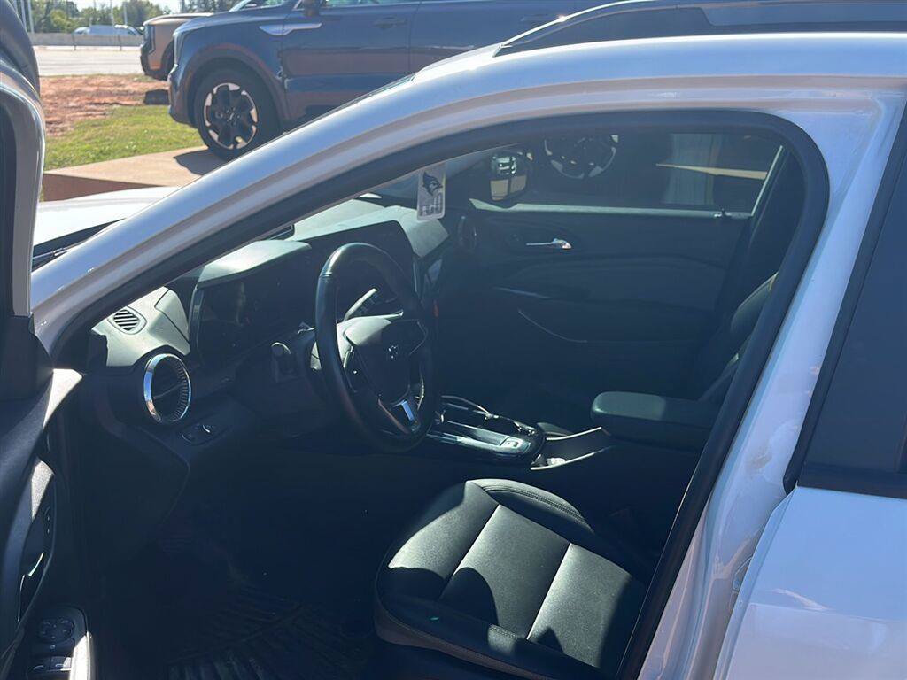 Used 2024 Chevrolet Trax ACTIV FWD image 2