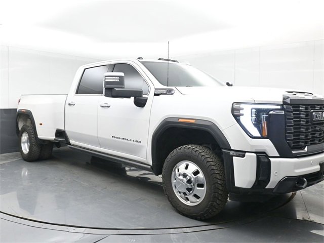 Used 2024 GMC Sierra 3500 Denali Ultimate image 2