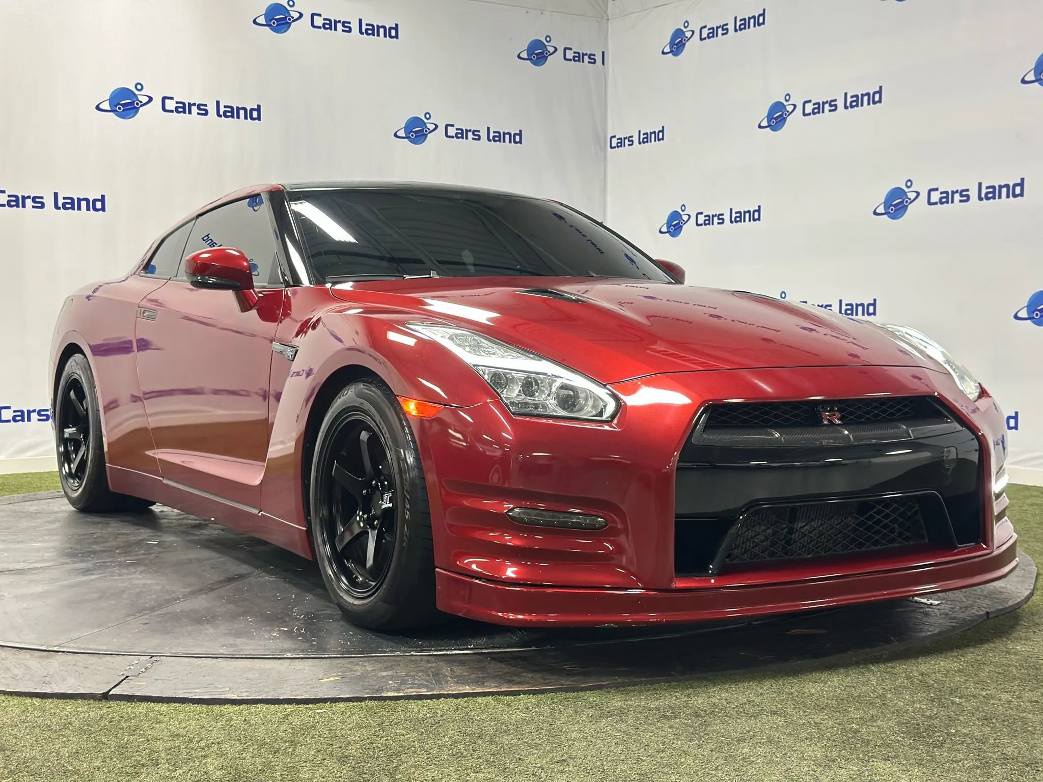 Used 2015 Nissan GT-R Premium image 1