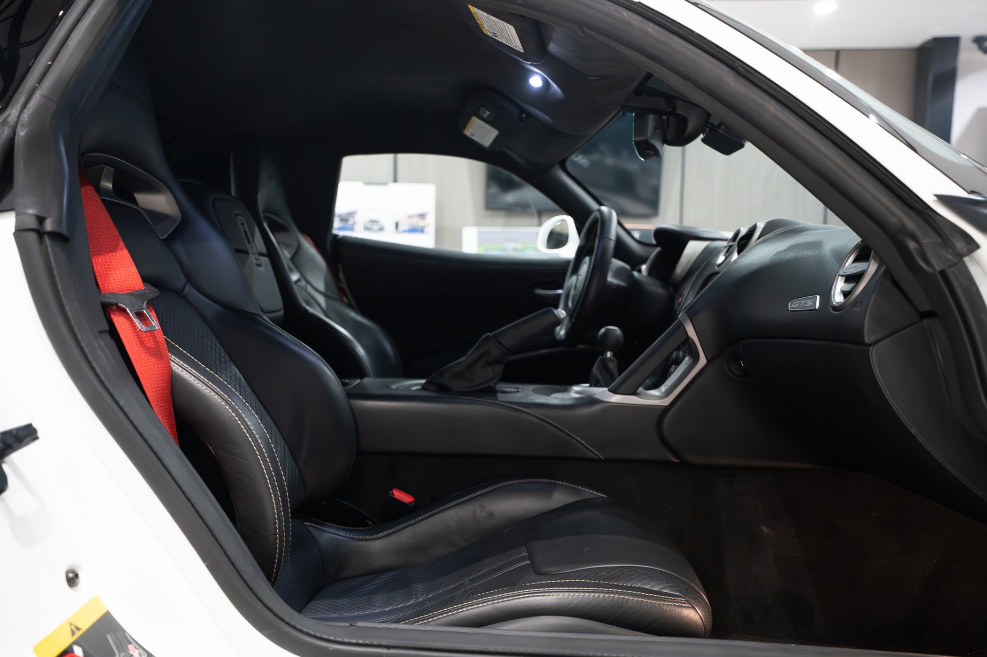 Used 2013 SRT Viper GTS w/ GTS Laguna Interior Pkg image 24