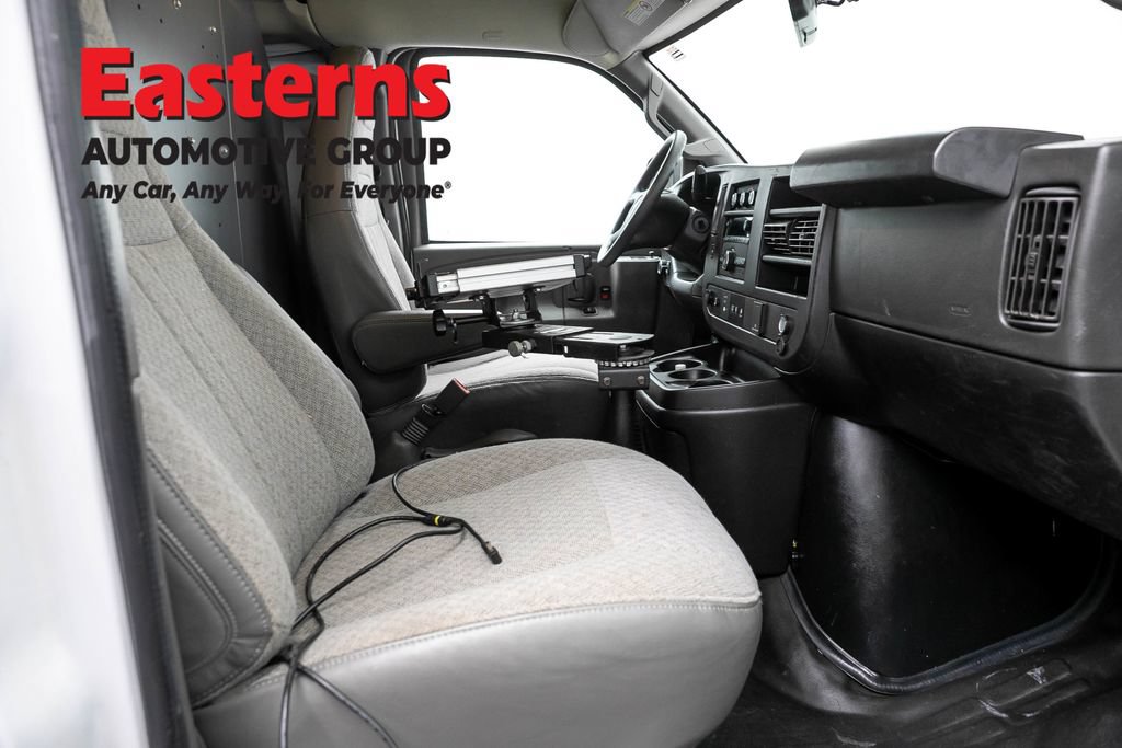 Used 2022 GMC Savana 2500 RWD image 18