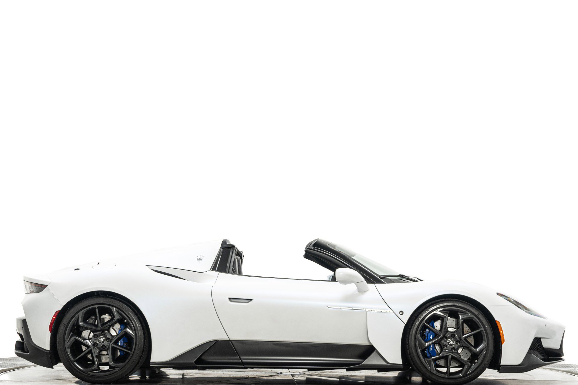 Used 2023 Maserati MC20 Spyder RWD image 2