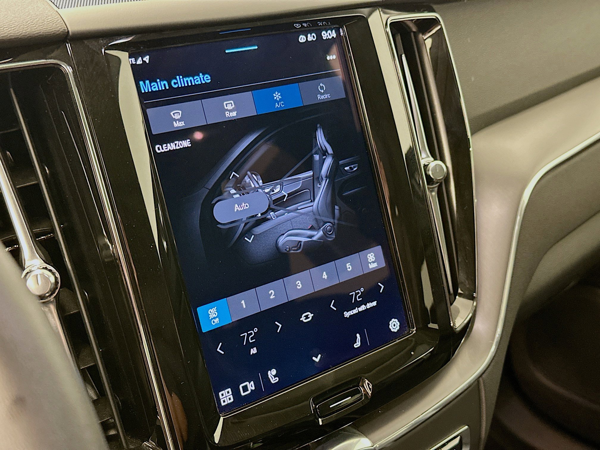 Used 2025 Volvo XC60 B5 Core image 24