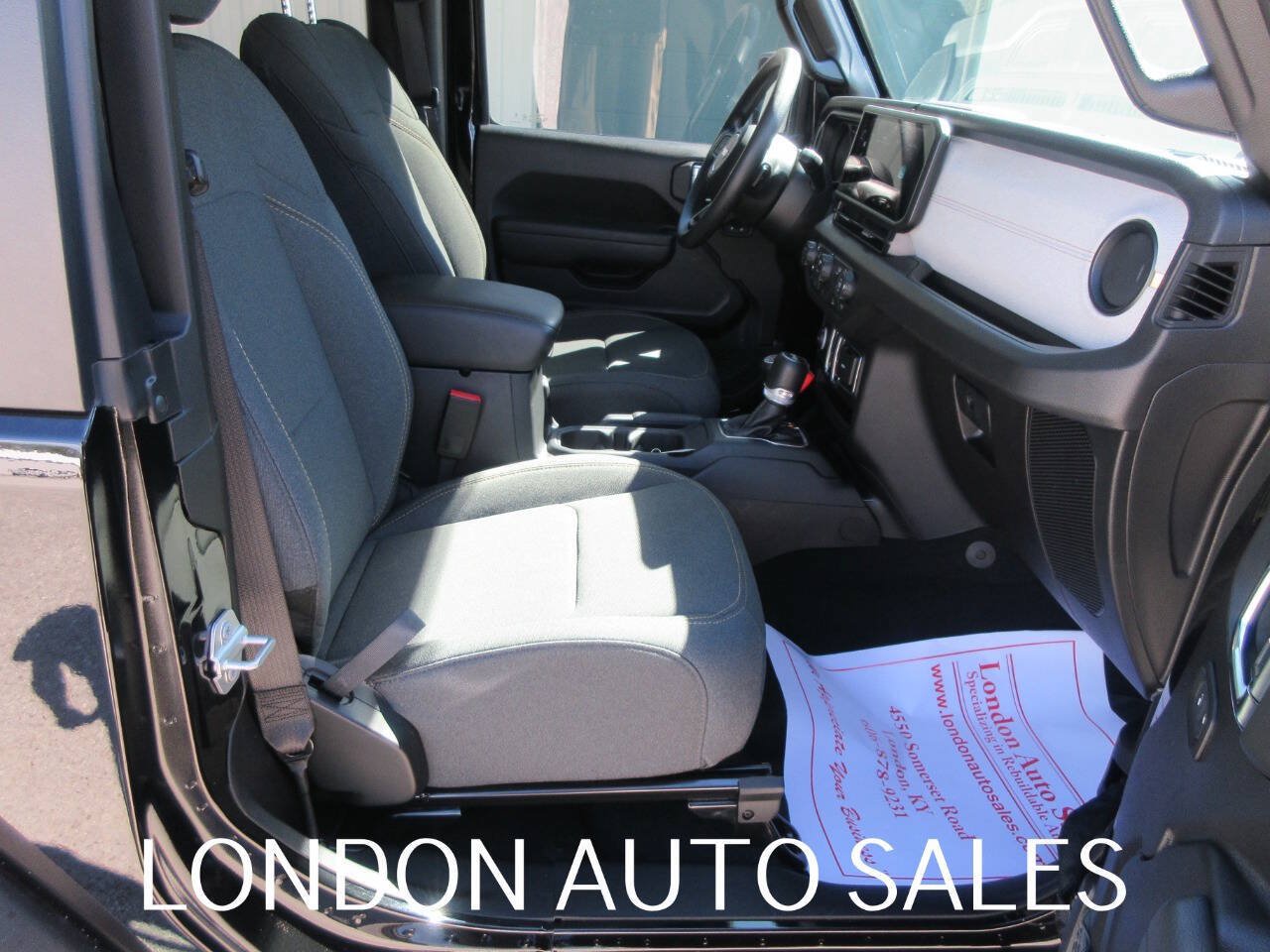 Used 2026 Jeep Wrangler Sport AWD/4WD image 13