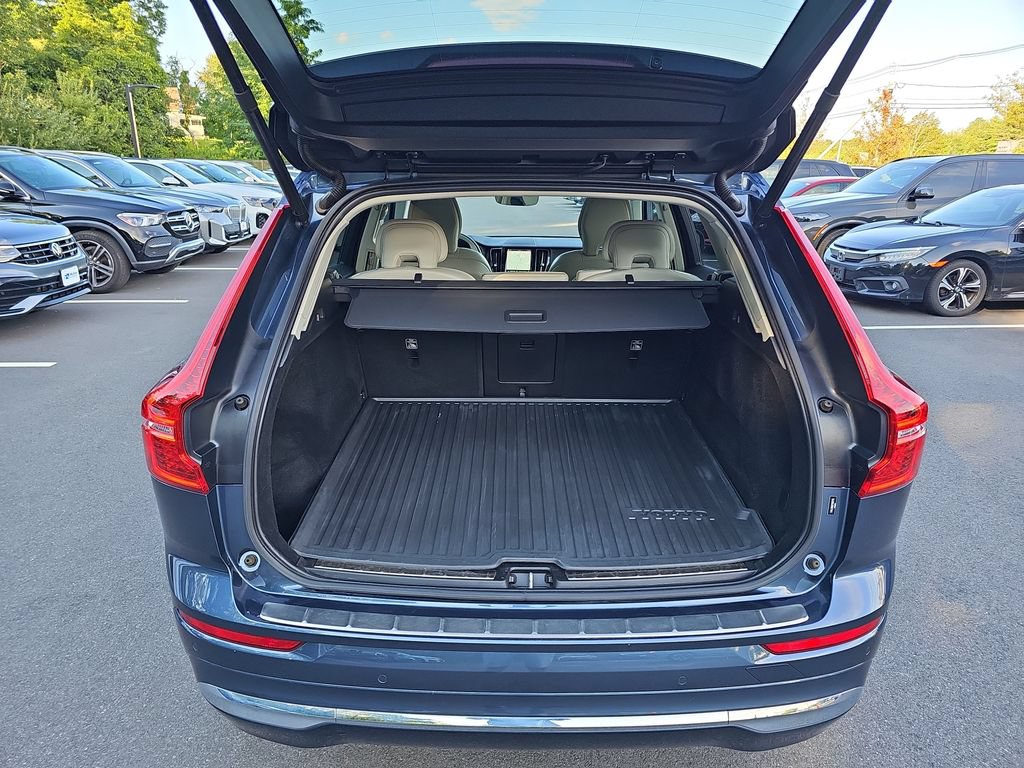 Used 2023 Volvo XC60 B5 Plus w/ Climate Package AWD/4WD image 22