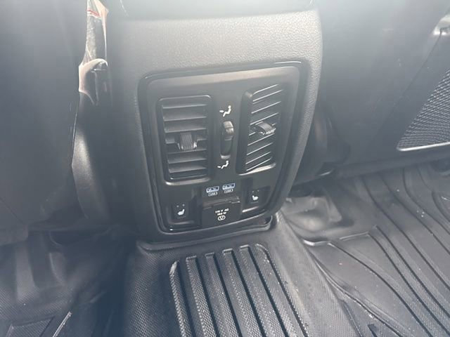 Used 2022 Dodge Durango R/T w/ Blacktop Package AWD/4WD image 18