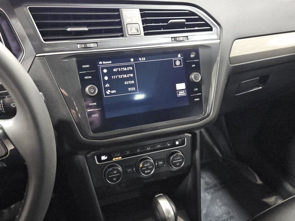 Used 2020 Volkswagen Tiguan SEL image 33
