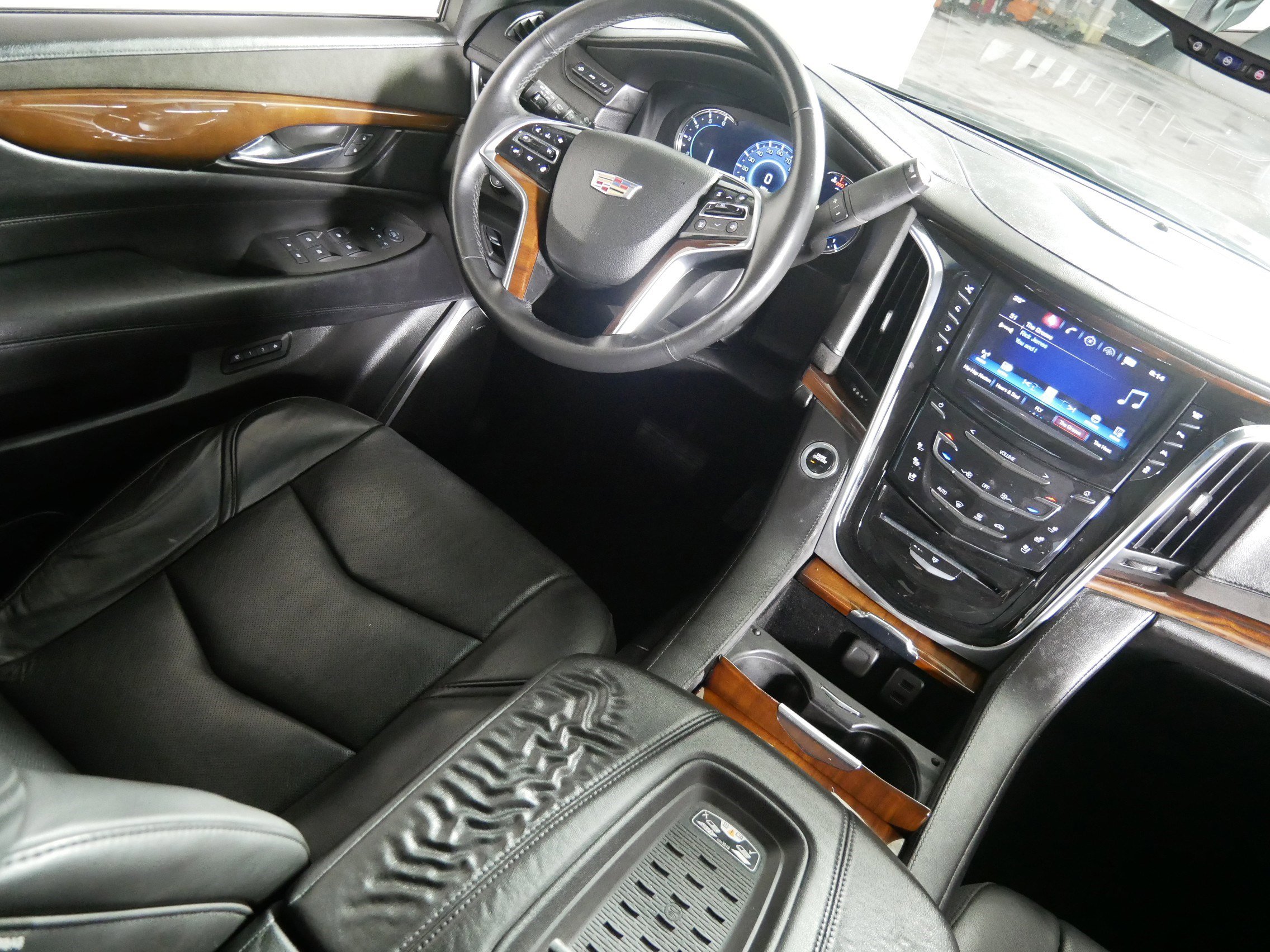 Used 2016 Cadillac Escalade Premium image 9