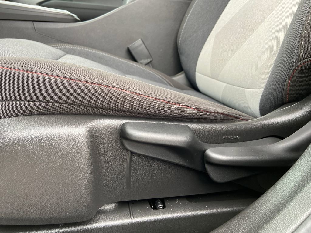 Used 2024 Chevrolet Trax RS w/ Sunroof Package image 12