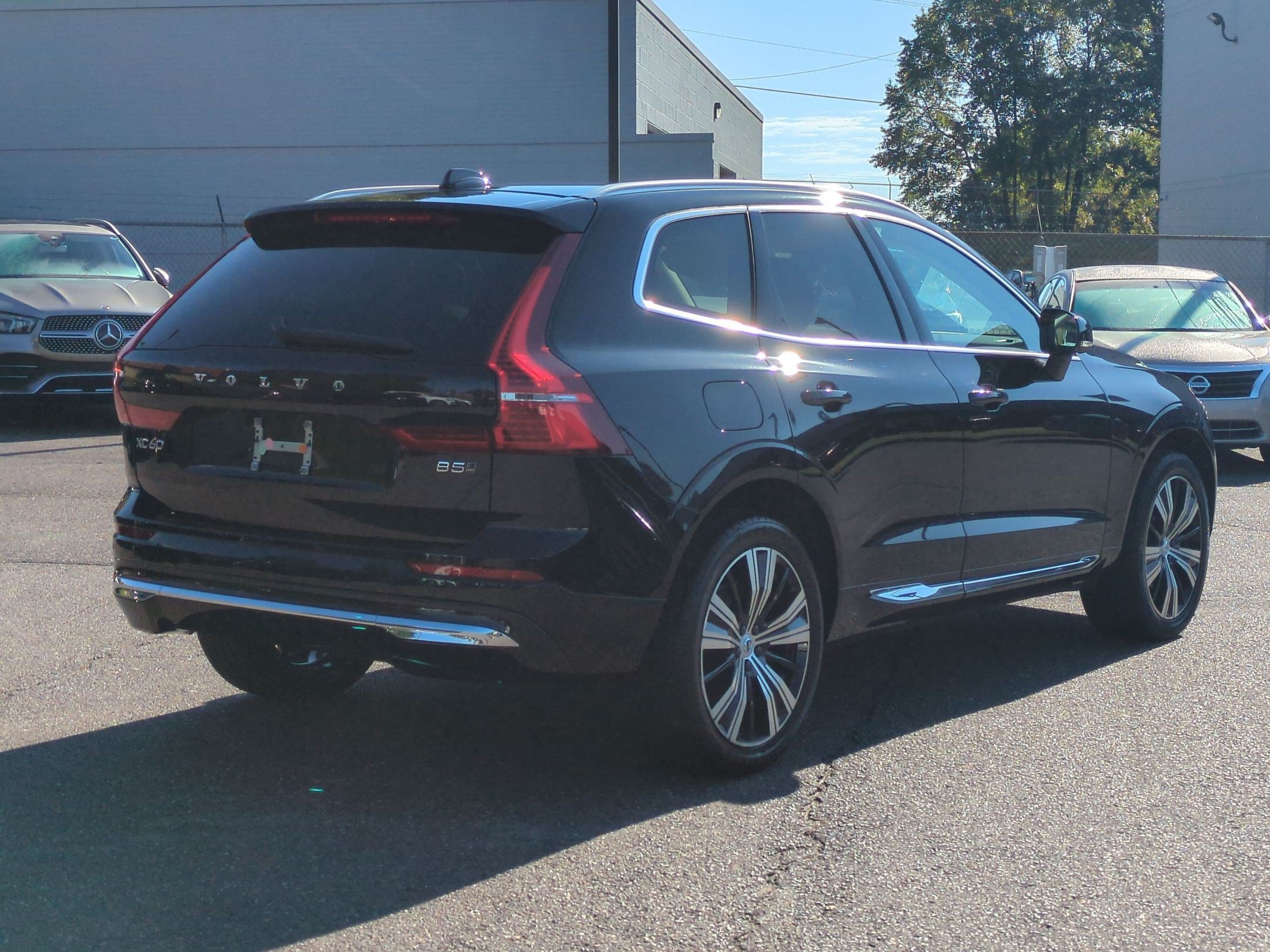 Used 2022 Volvo XC60 B5 Inscription w/ Advanced Package AWD/4WD image 3