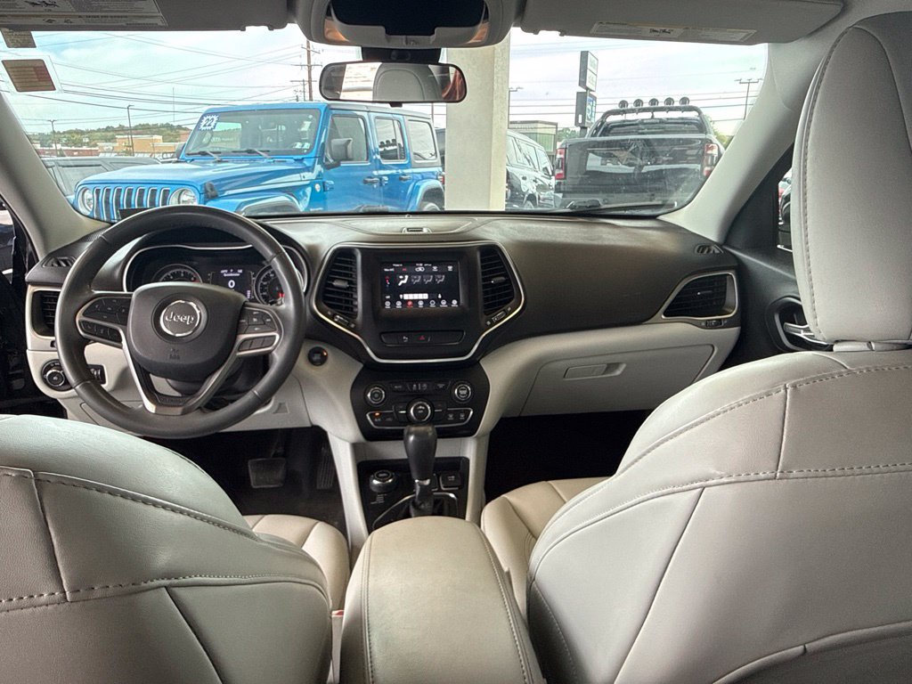 Used 2020 Jeep Cherokee Latitude Plus AWD/4WD image 13