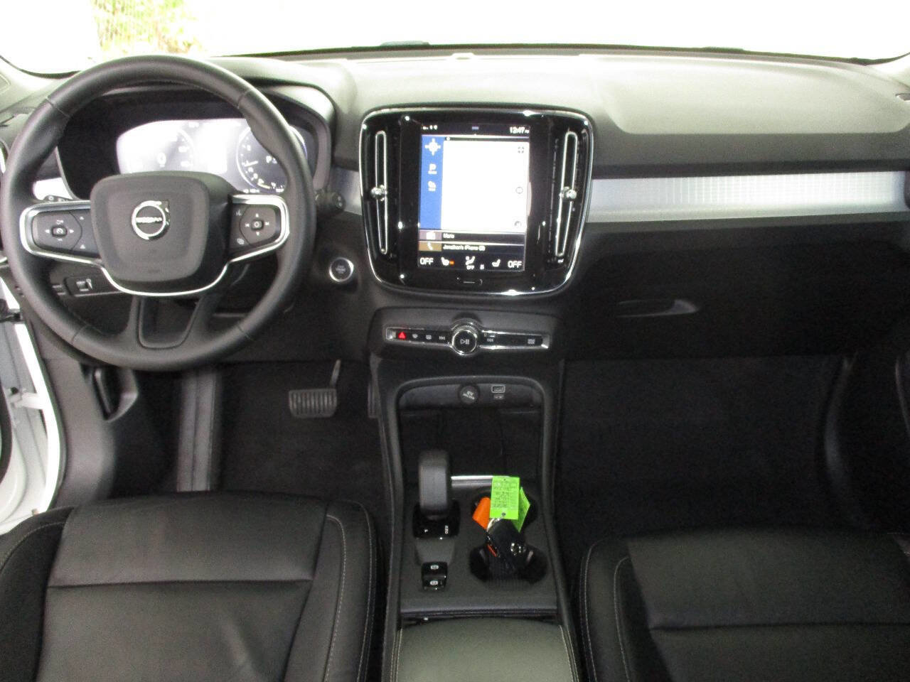 Used 2022 Volvo XC40 T5 Momentum image 17