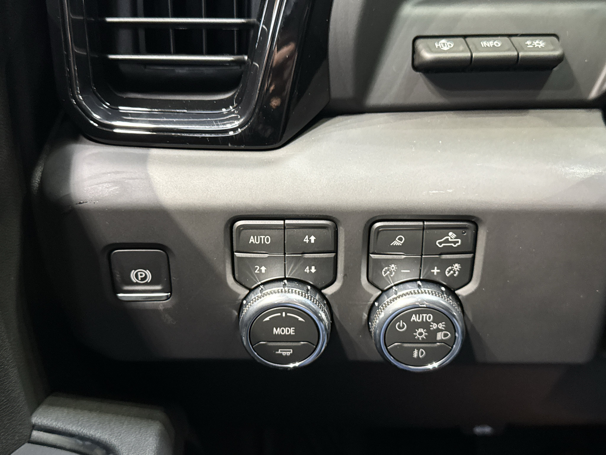 New 2026 GMC Sierra 2500 AT4 w/ AT4 Premium Plus Package AWD/4WD image 38