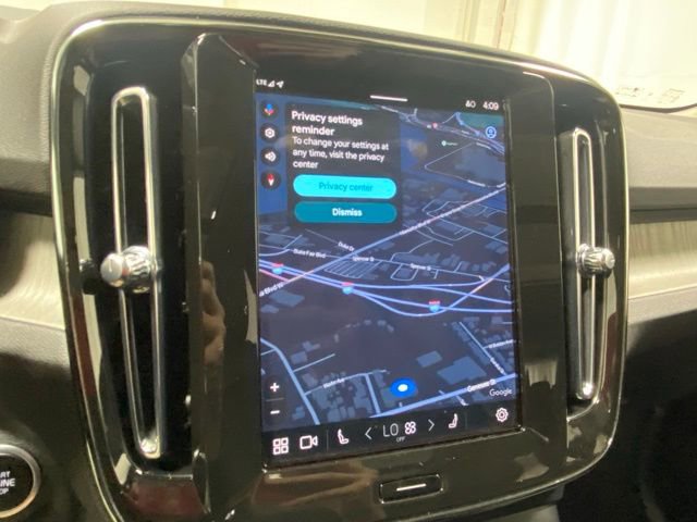 Used 2025 Volvo XC40 B5 Plus image 18