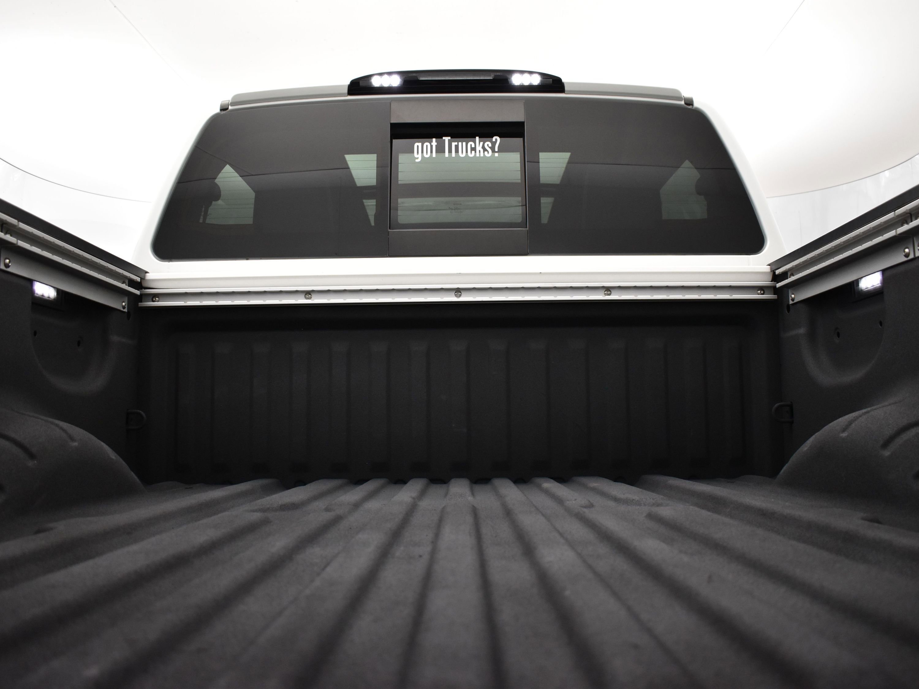 Used 2023 Nissan Titan PRO-4X w/ Pro-4x Convenience Package image 6