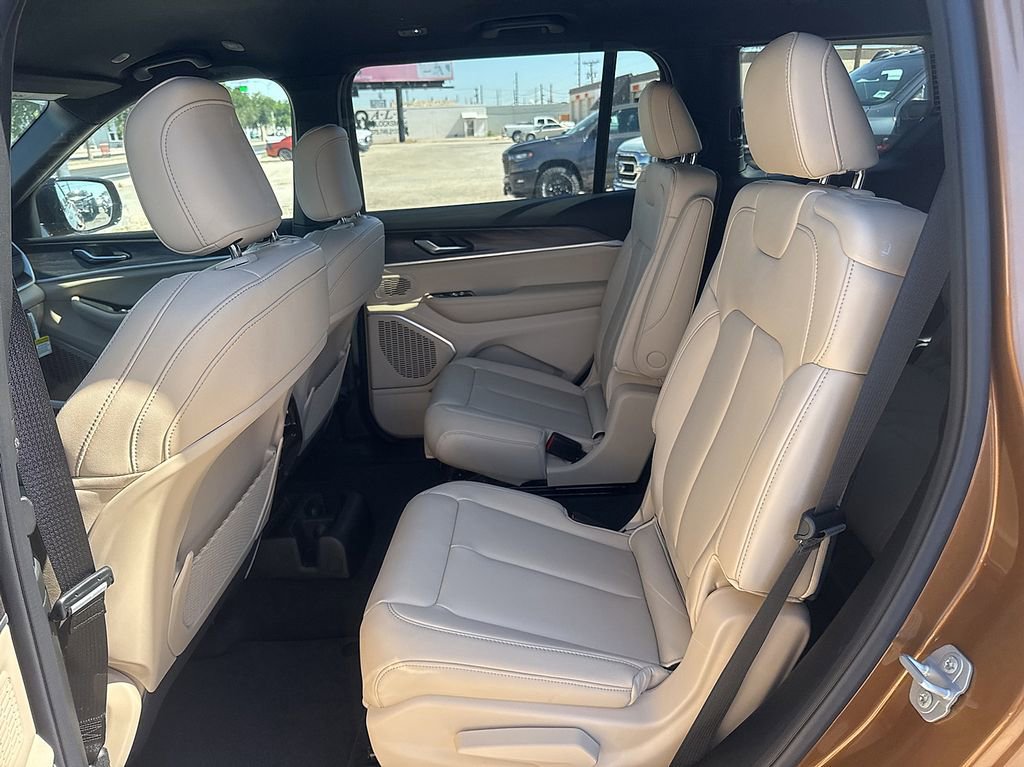 New 2026 Jeep Grand Cherokee L Limited AWD/4WD image 11