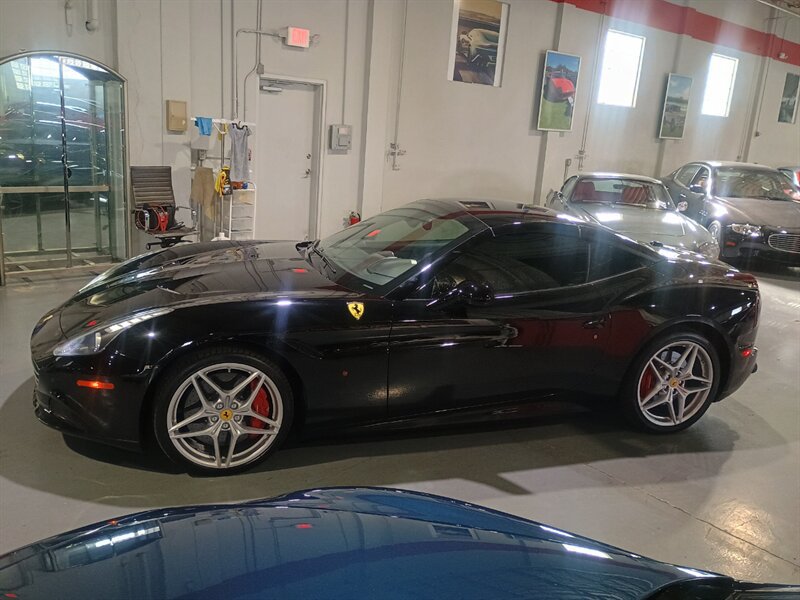 Used 2018 Ferrari California T RWD image 47