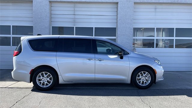 Used 2024 Chrysler Pacifica Touring-L
