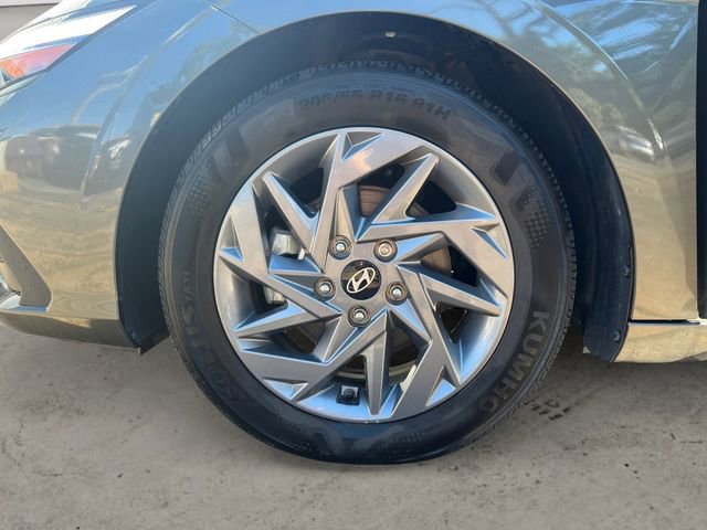 Used 2024 Hyundai Elantra SEL image 17