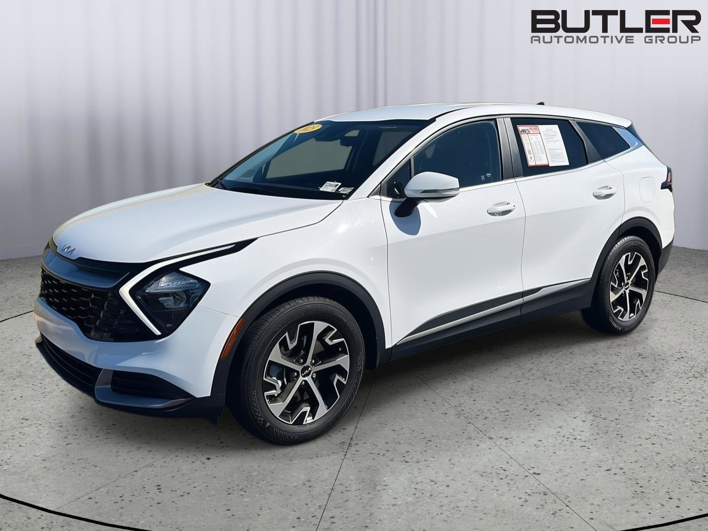 Used 2023 Kia Sportage EX image 2