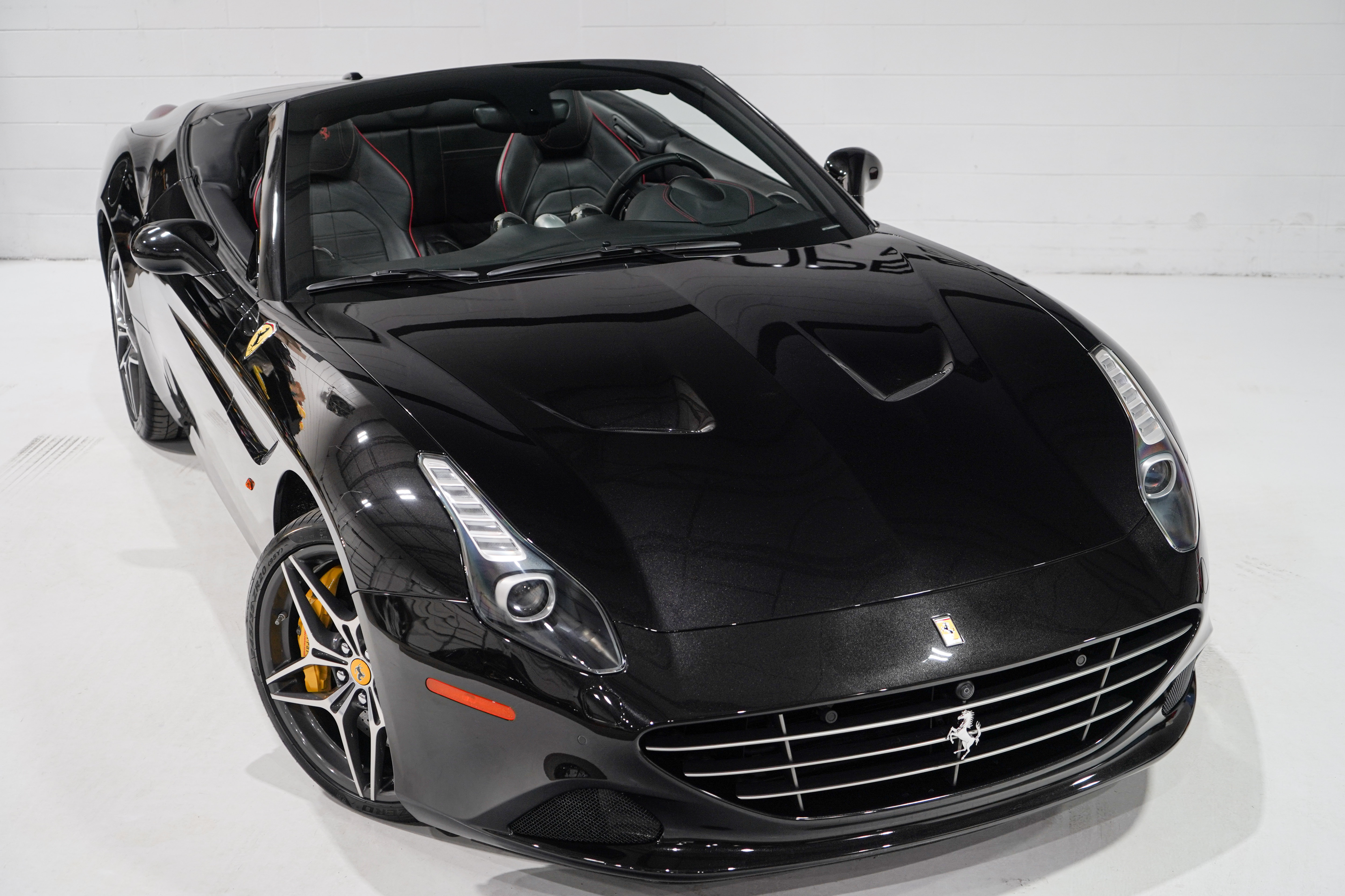 Used 2016 Ferrari California T RWD image 29