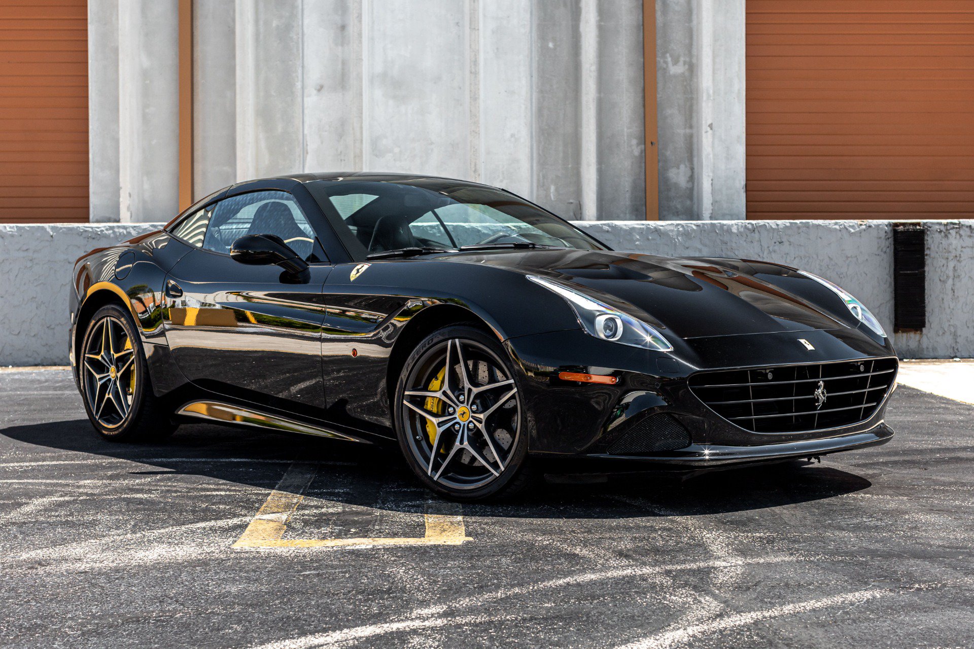 Used 2017 Ferrari California T RWD image 12
