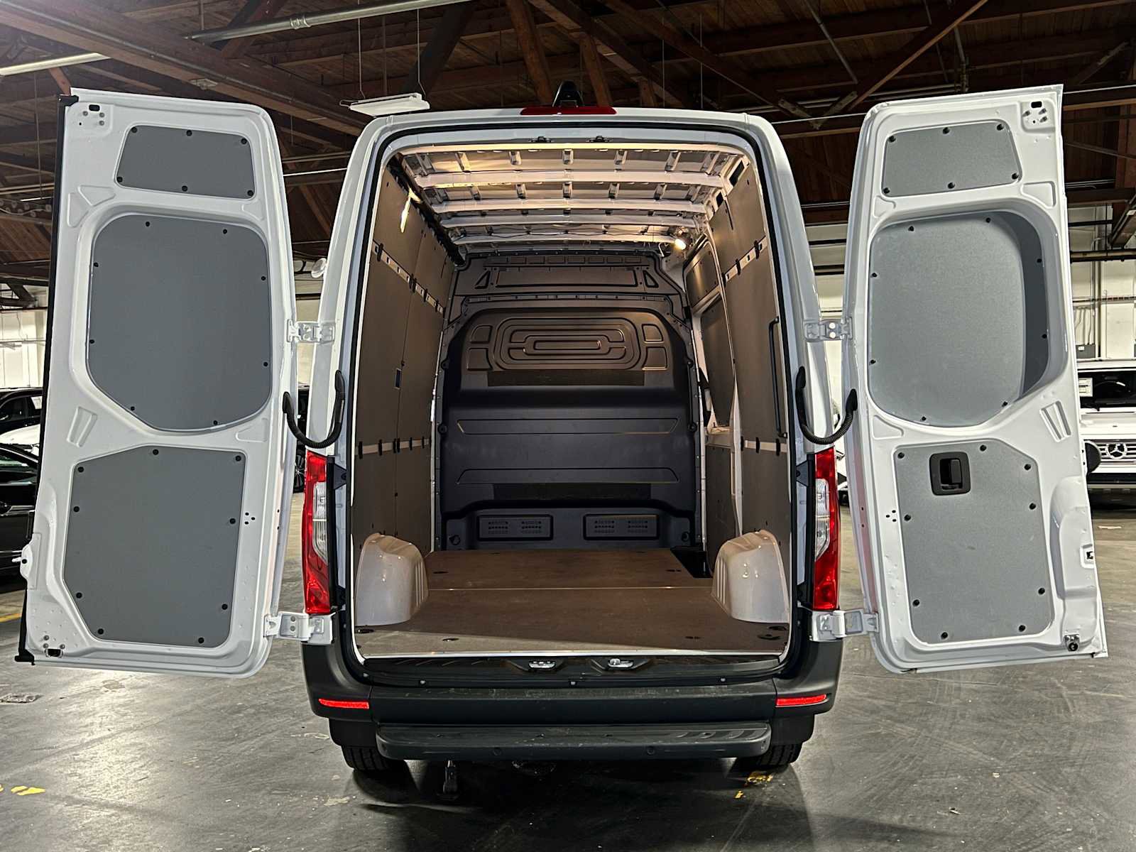 Used 2025 Mercedes-Benz Sprinter 2500 image 17