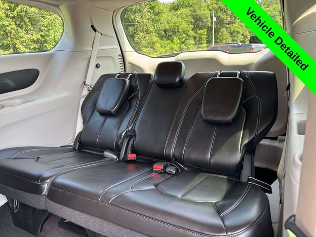 Used 2023 Chrysler Pacifica Touring-L FWD image 26