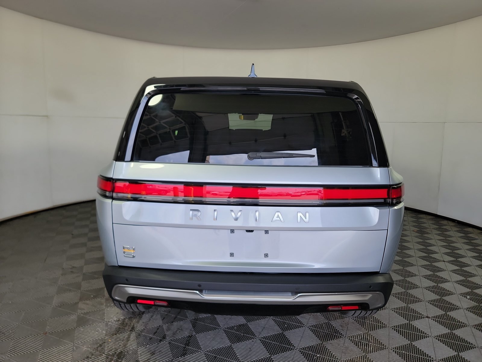 Used 2024 Rivian R1S Adventure Quad AWD/4WD image 4