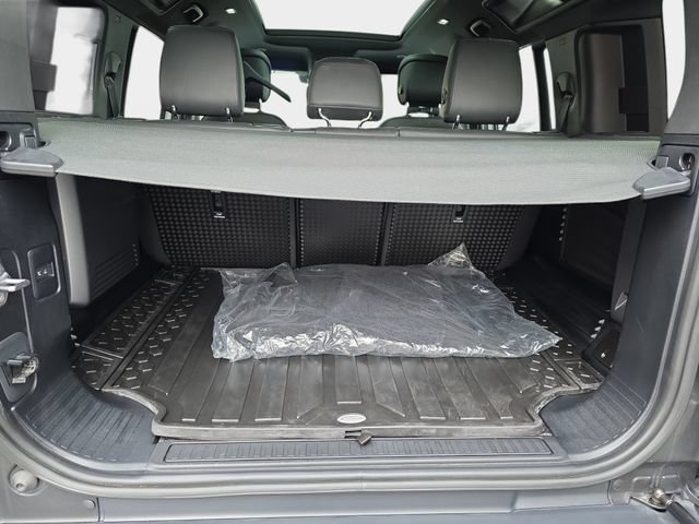 Certified 2023 Land Rover Defender 110 V8 AWD/4WD image 14