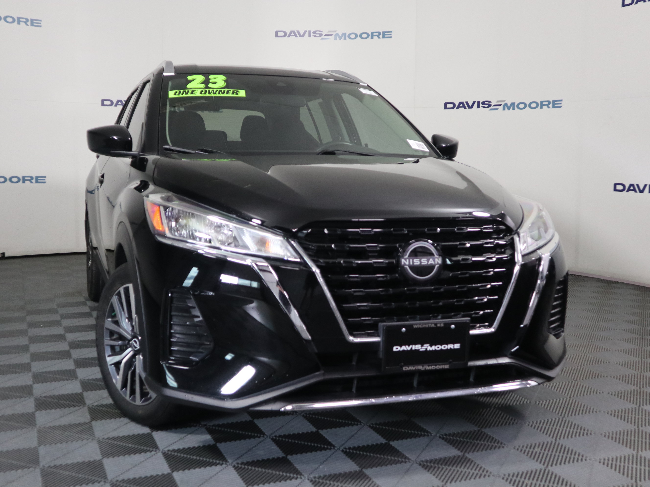 Used 2023 Nissan Kicks SV FWD image 2