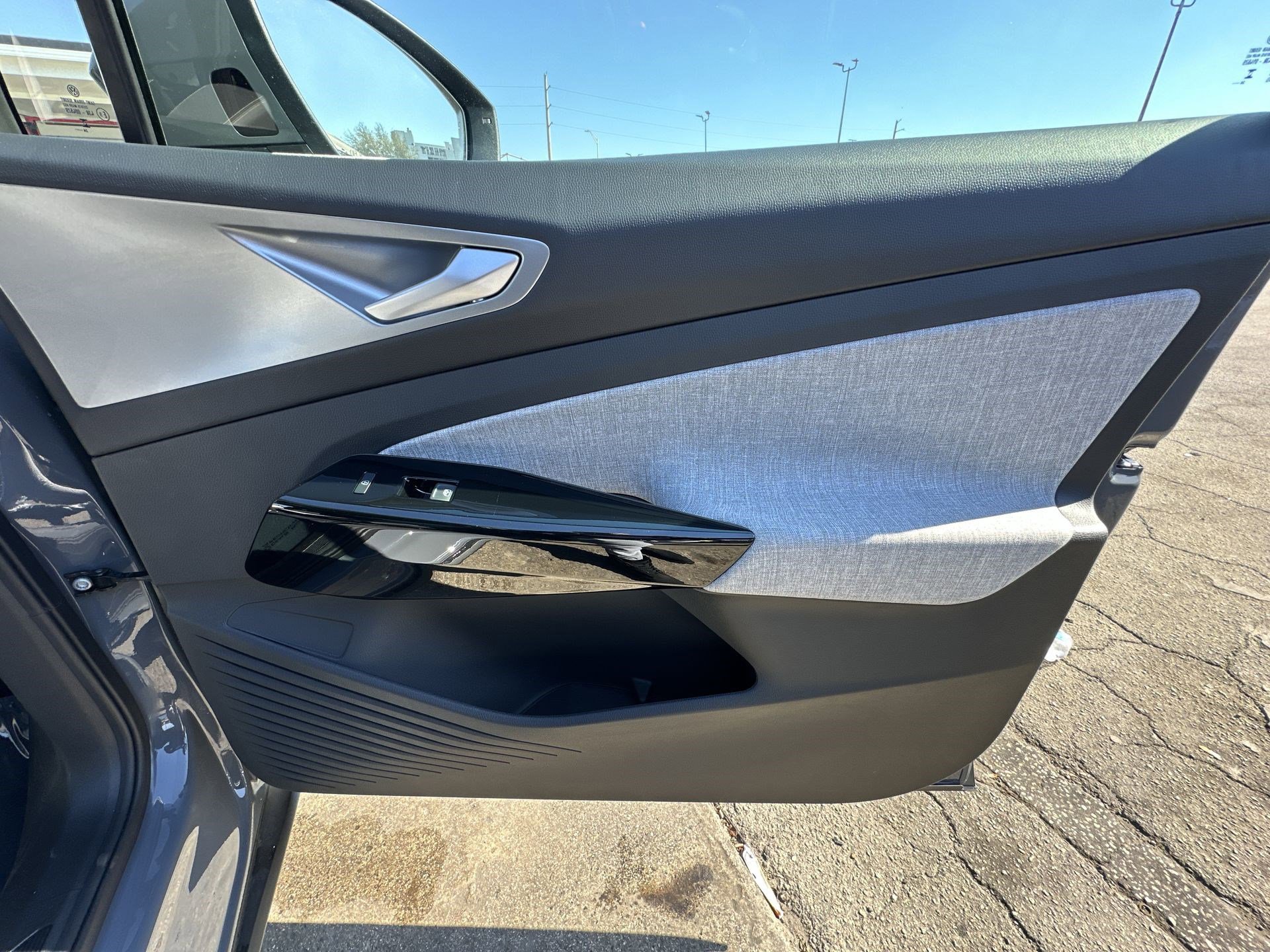 Used 2025 Volkswagen ID.4 Pro image 29