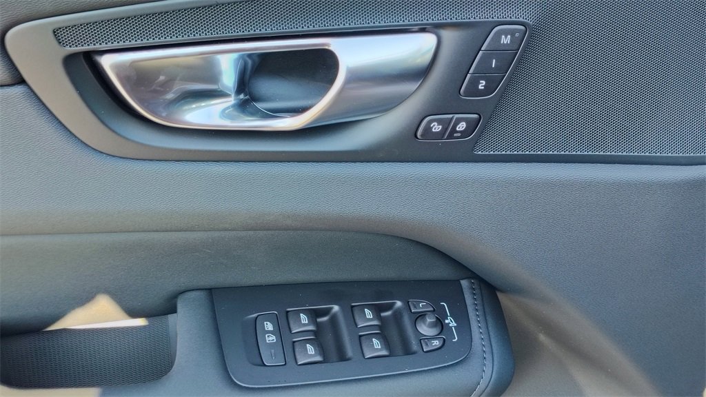 New 2026 Volvo XC60 B5 Plus w/ Protection Package Premier image 9