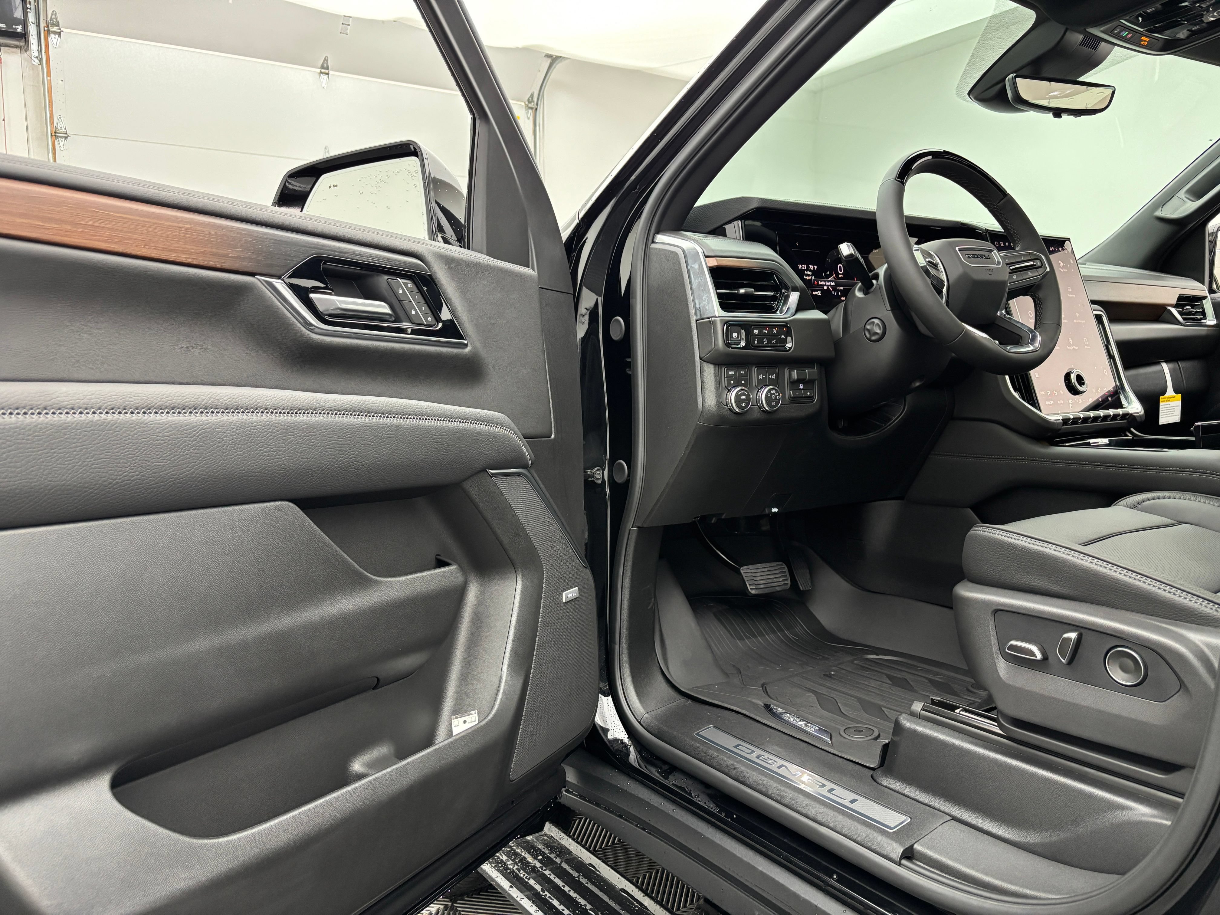 New 2026 GMC Yukon Denali w/ Denali Reserve Package AWD/4WD image 20