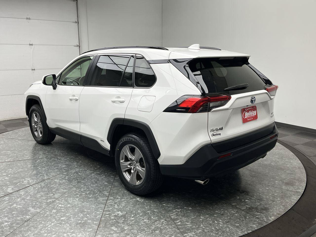Used 2022 Toyota RAV4 XLE w/ XLE Grade Weather Package AWD/4WD image 2
