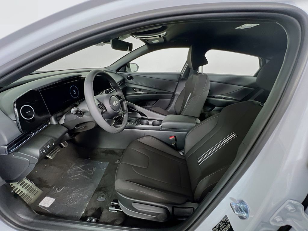 New 2025 Hyundai Elantra SEL w/ Cargo Package image 18