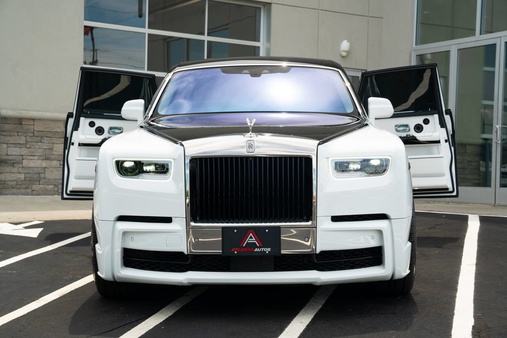 Used 2022 Rolls-Royce Phantom Sedan w/ The Phantom Package RWD image 4