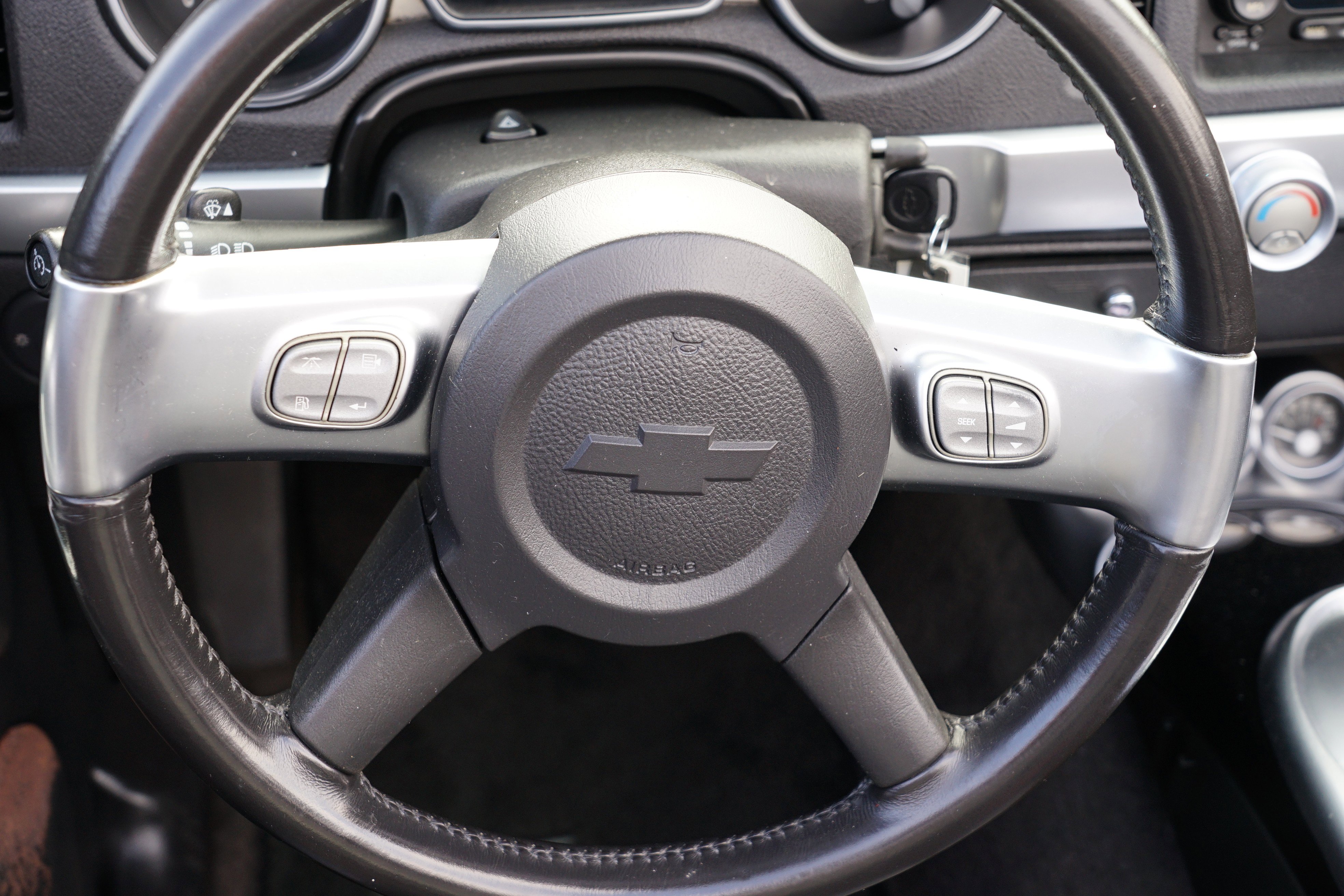 Used 2006 Chevrolet SSR w/ Preferred Equipment Group RWD image 24