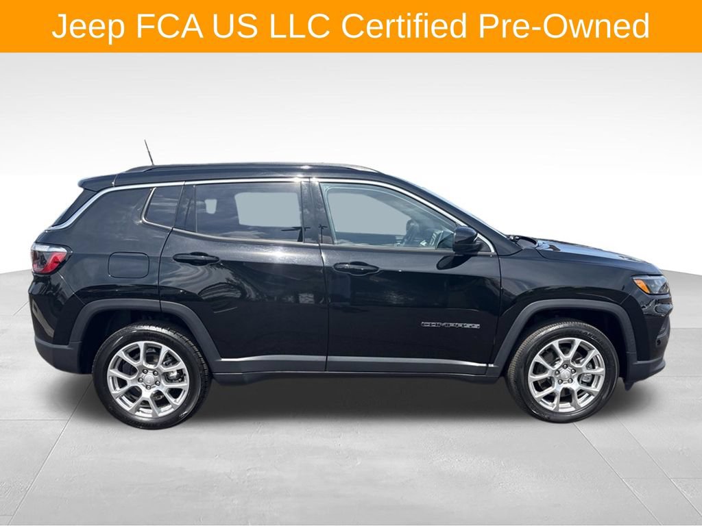 Used 2023 Jeep Compass Latitude AWD/4WD image 2