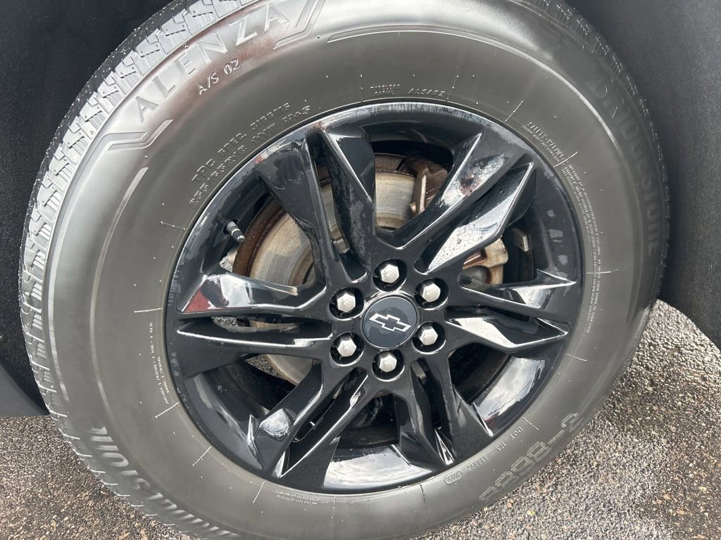 Used 2023 Chevrolet Traverse LT w/ Midnight/Sport Edition AWD/4WD image 9