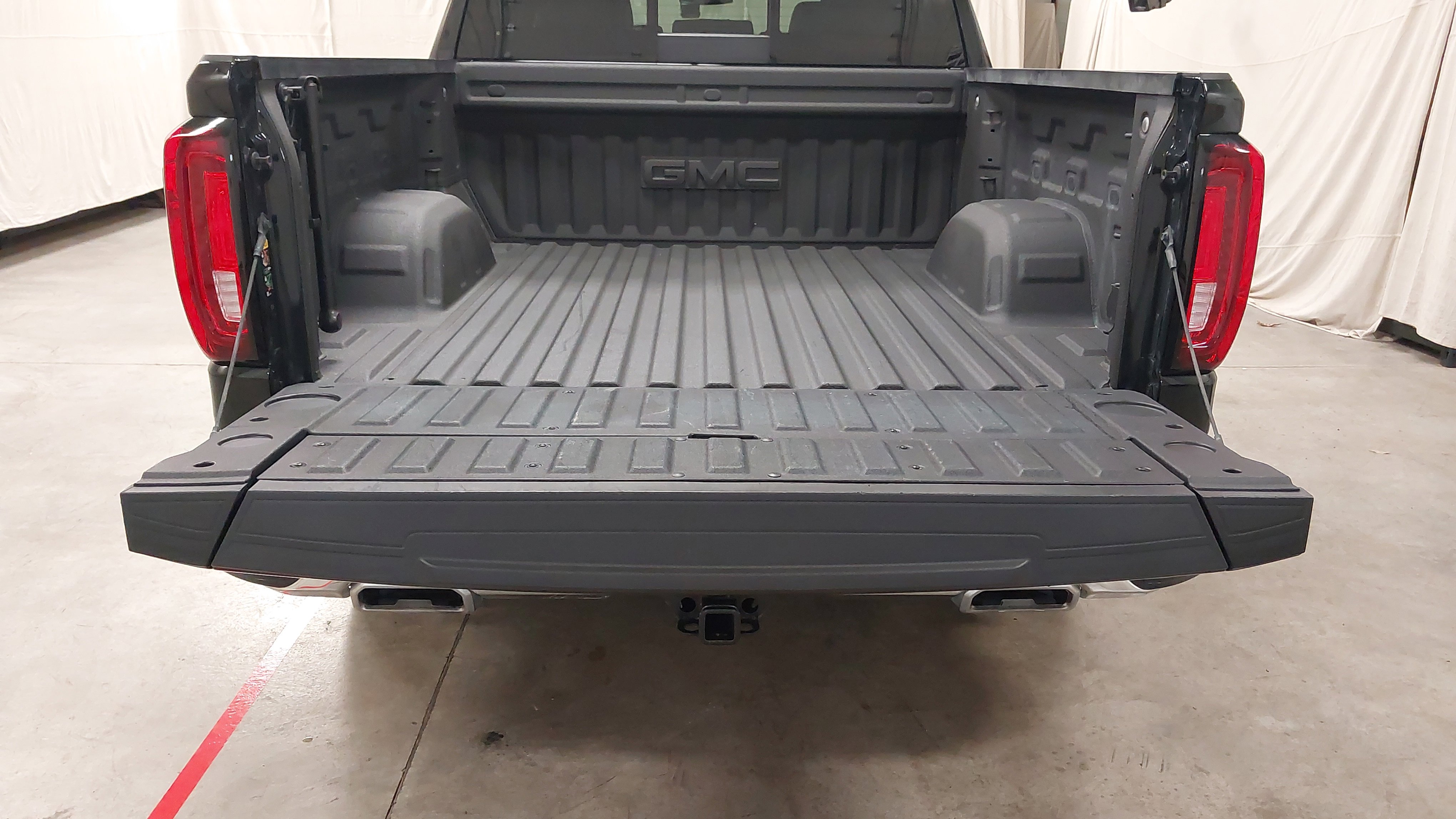 Used 2024 GMC Sierra 1500 SLT w/ SLT Premium Plus Package image 26