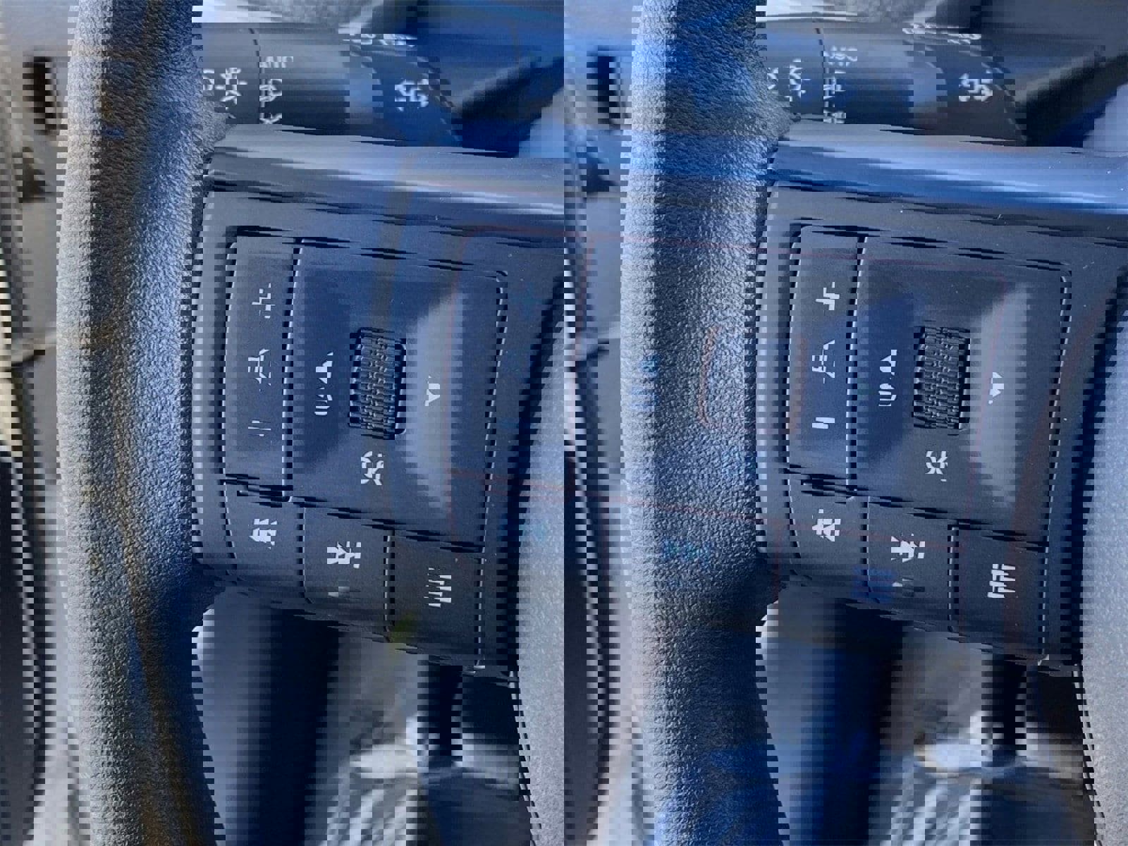 New 2026 Nissan Kicks S image 29