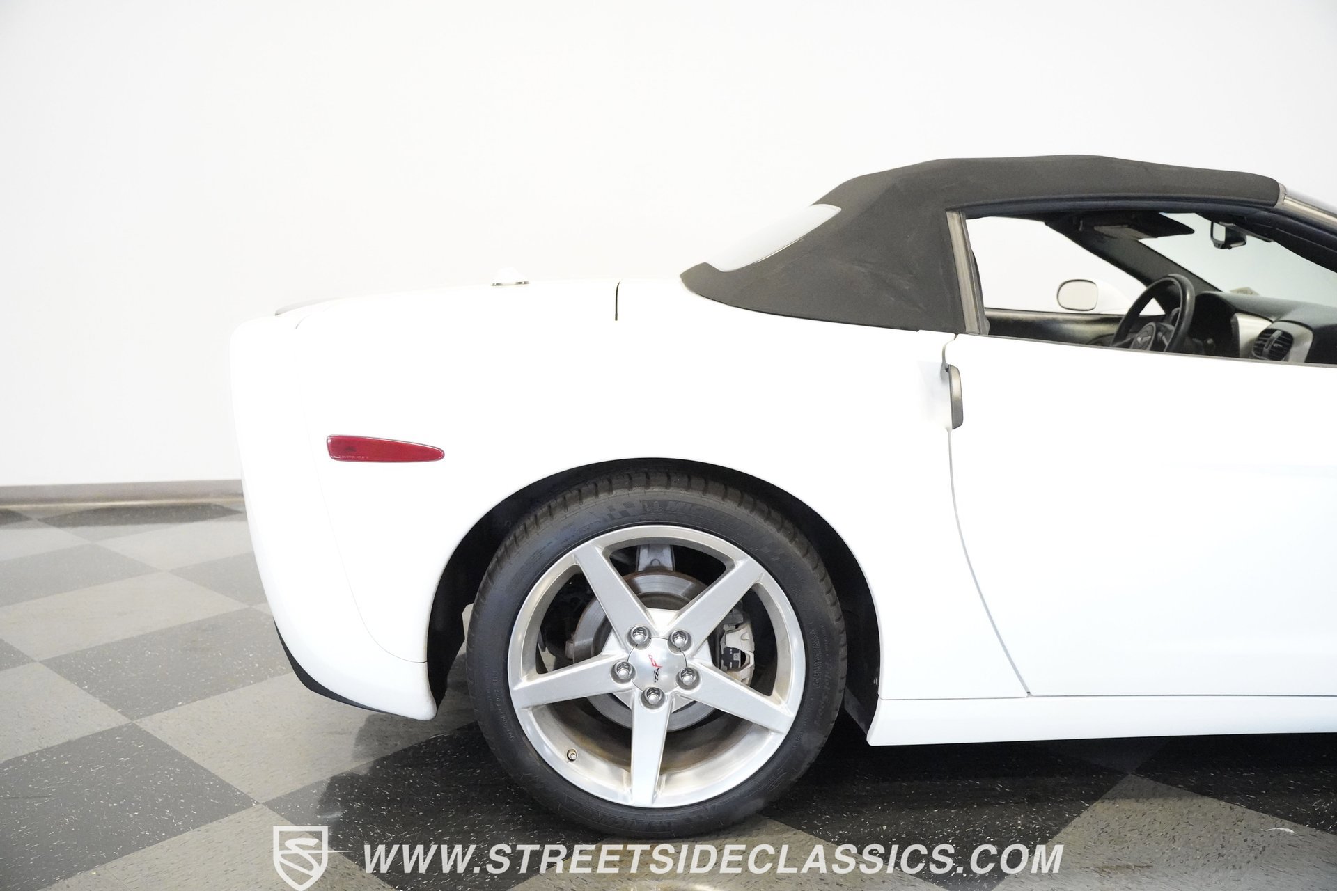 Used 2005 Chevrolet Corvette Convertible w/ Preferred Equipment Group image 39
