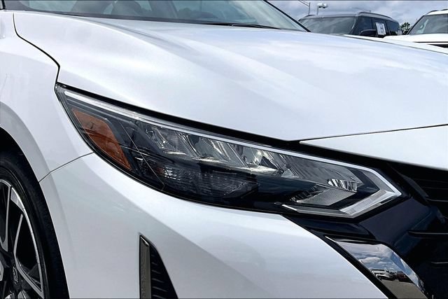 Certified 2025 Nissan Sentra SR w/ Lighting Package FWD image 31