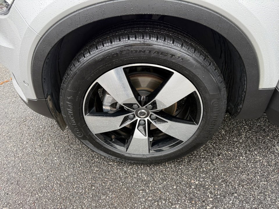 Used 2019 Volvo XC40 T5 Momentum image 27