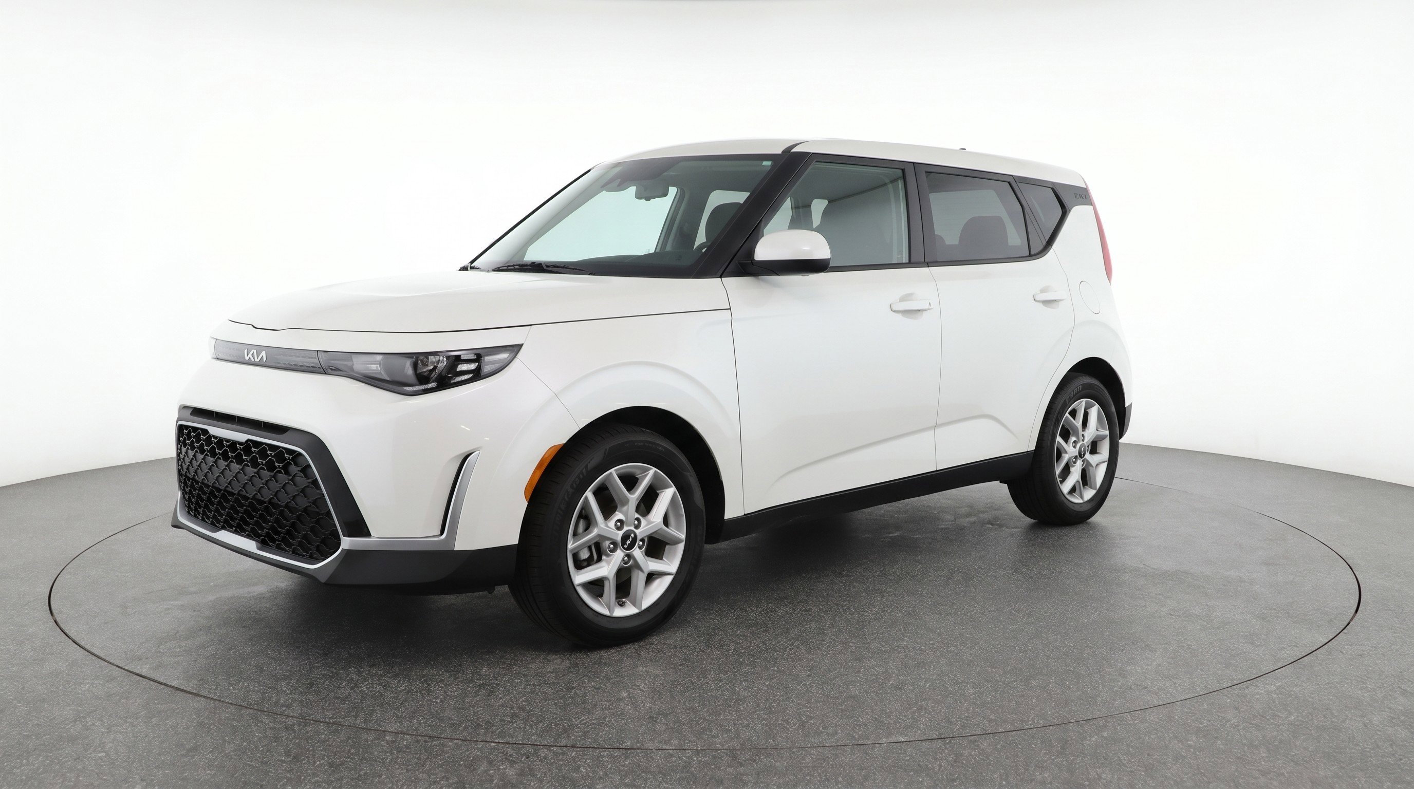 Used 2025 Kia Soul LX w/ LX Technology Package FWD image 3