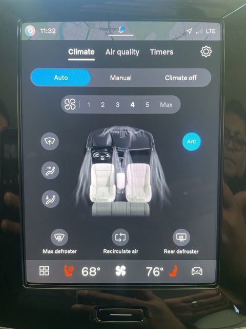 Certified 2025 Volvo XC40 B5 Plus image 21