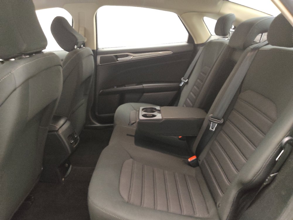 Used 2020 Ford Fusion SE FWD image 18