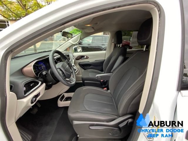 Used 2021 Chrysler Voyager L FWD image 31