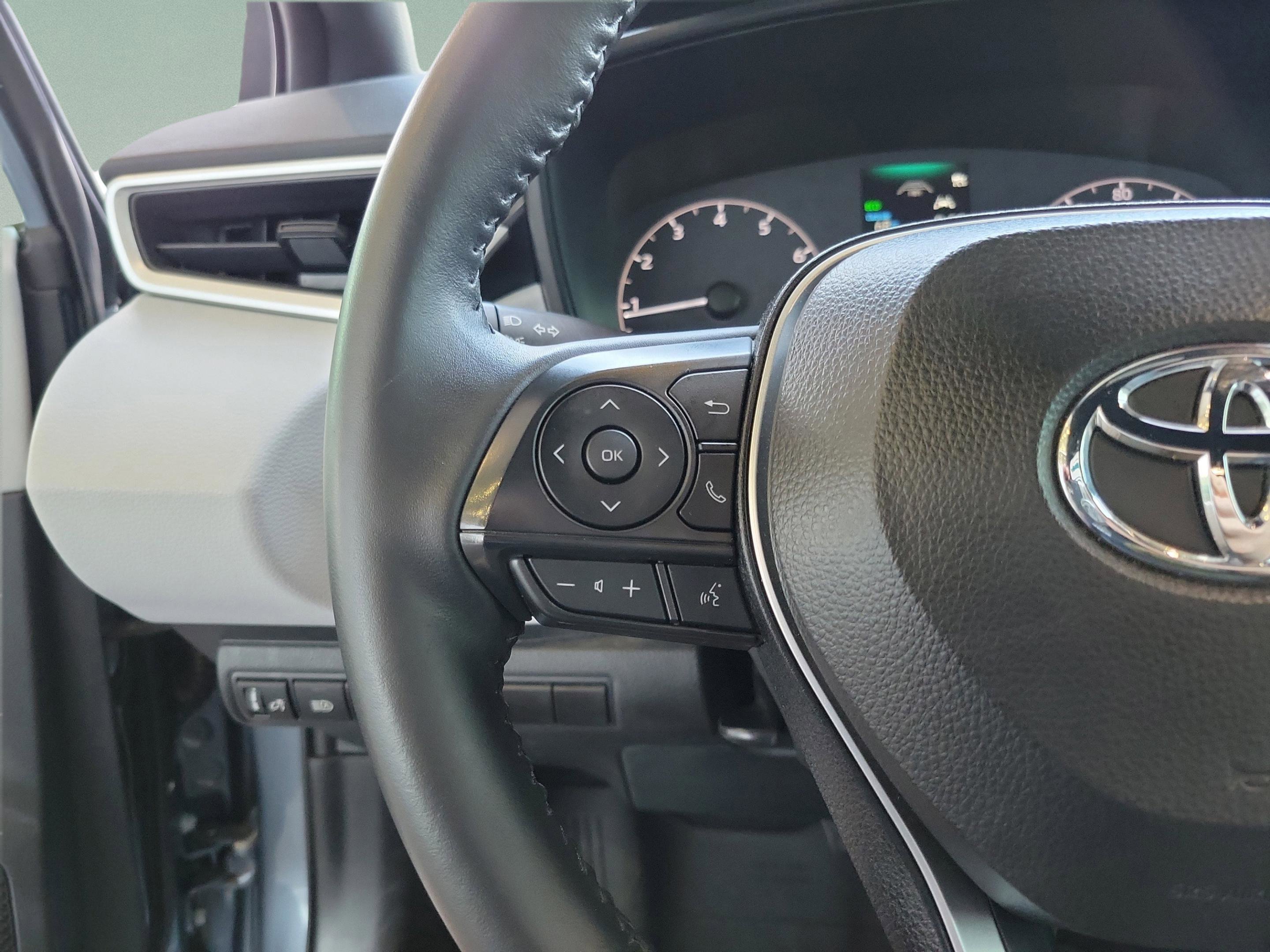 Certified 2025 Toyota Corolla SE image 9